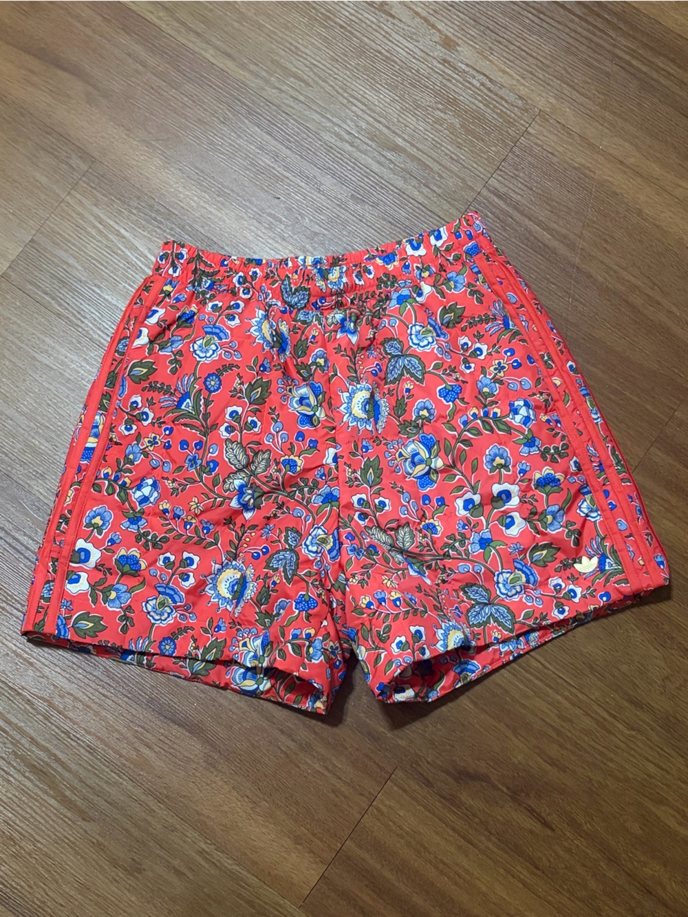 ADIDAS ORIGINALS X LIBERTY LONDON QUILTED SHORTS EUC Bright Floral Print Small